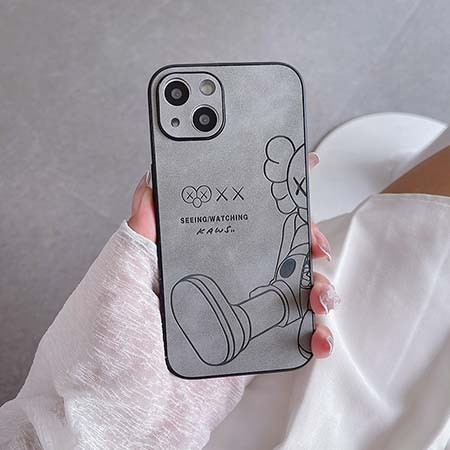 アイフォーン15プロ kaws スマホケース 