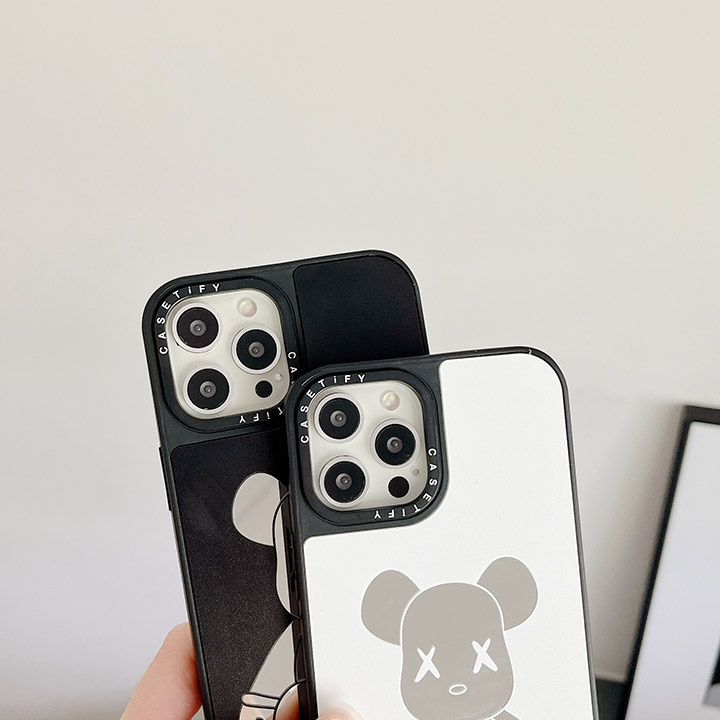 カウズ kaws iphone 15pro max 